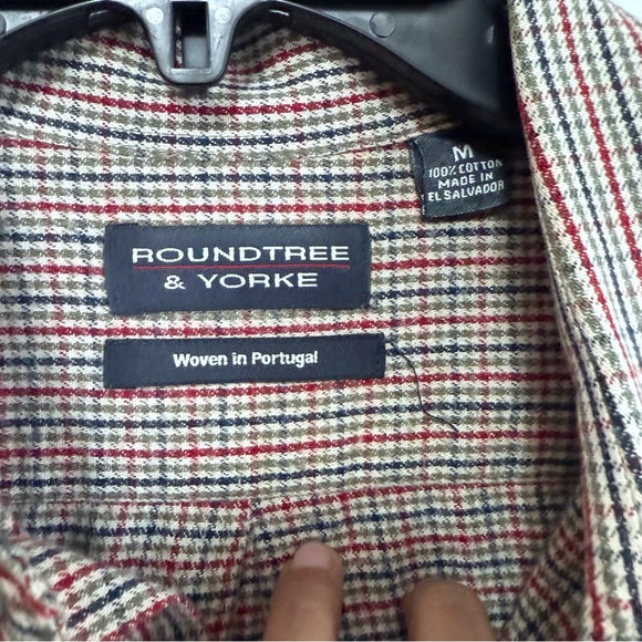 Roundtree & Yorke Men's Plaid Long Sleeve Shirt - Picture 3 of 5